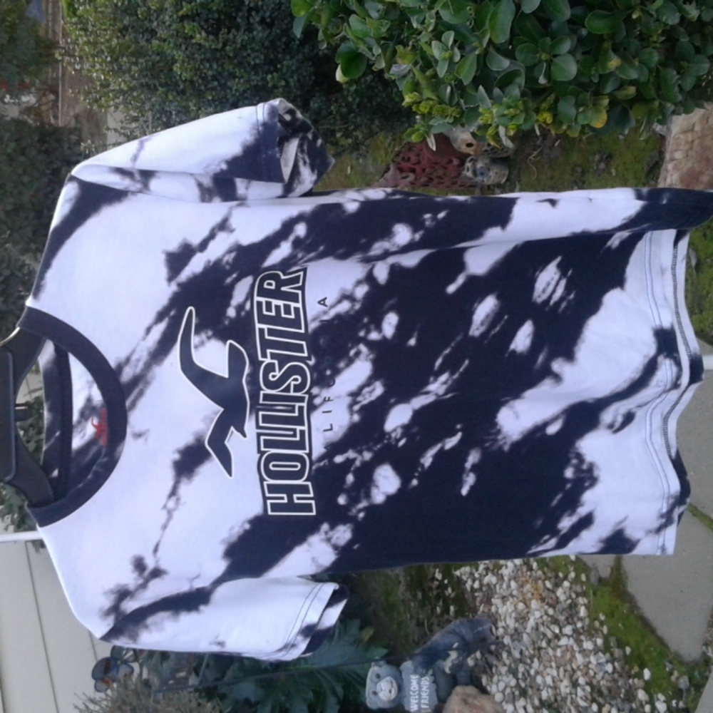 Hollister T-shirt size small good condition torso is about a 14 in